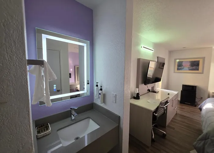 The Aqua Pacific Hotel