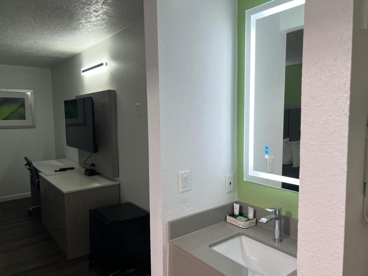 The Aqua Pacific 4*