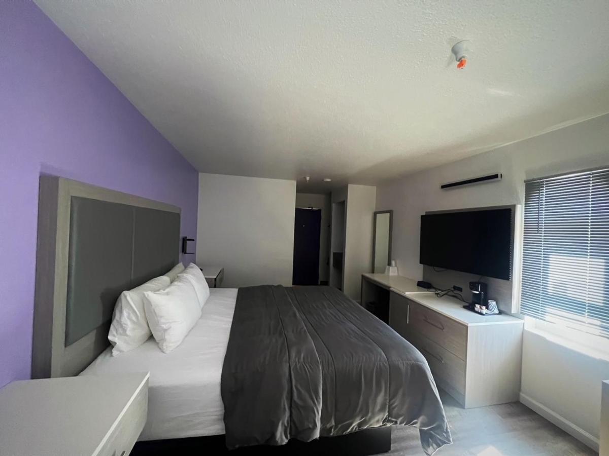 The Aqua Pacific Hotel 4*