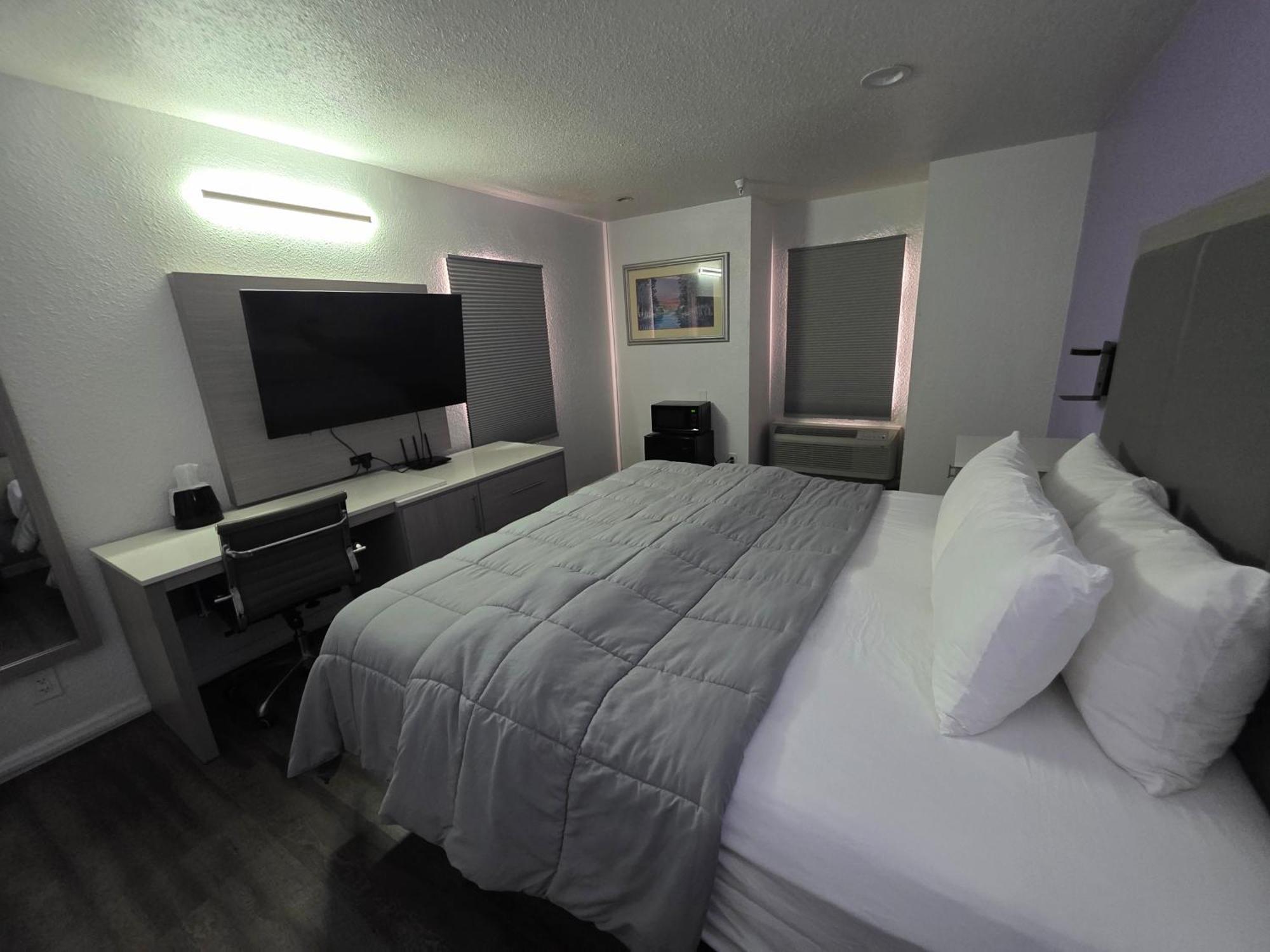 Hotel The Aqua Pacific 4*