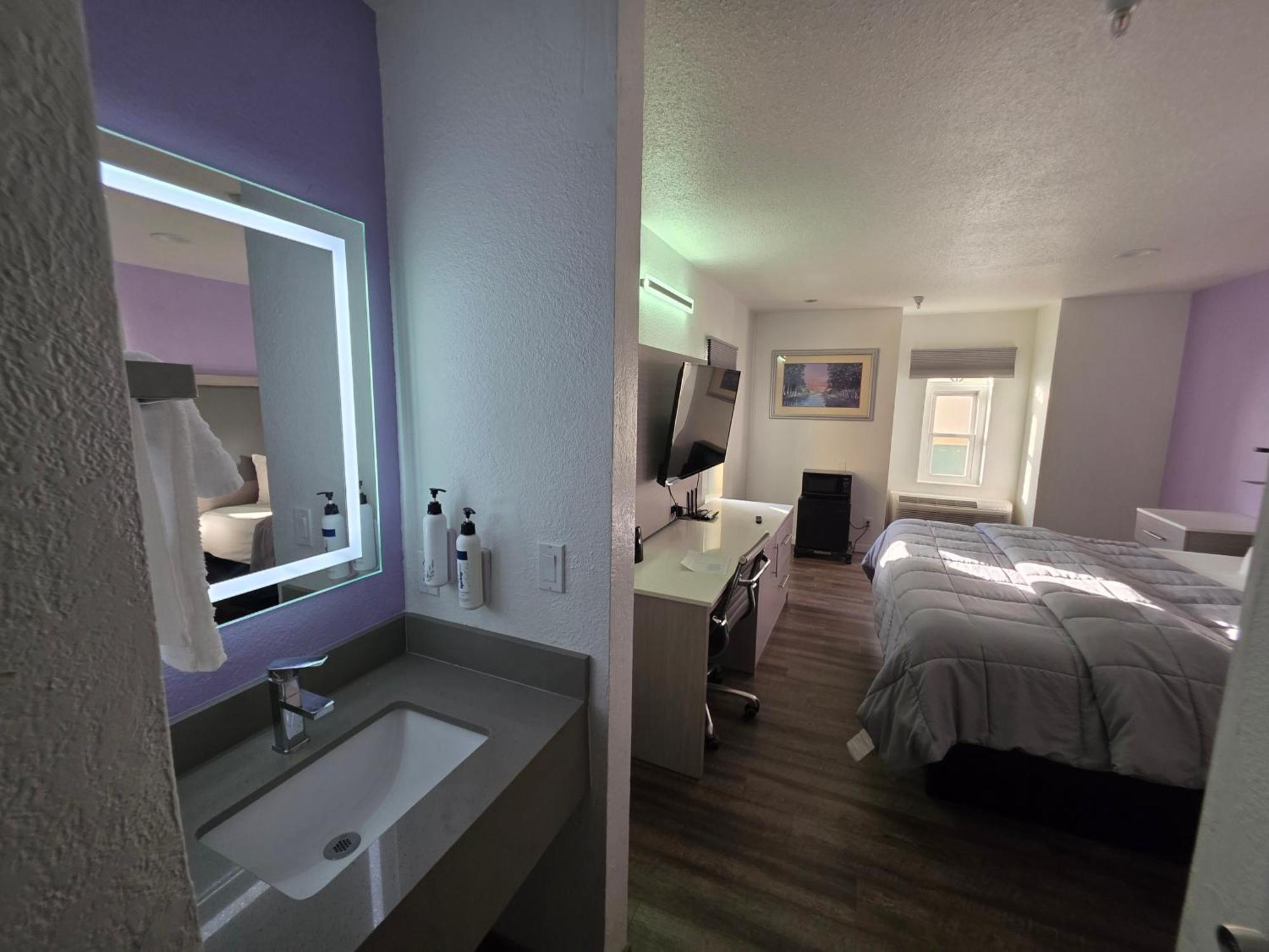 Hotel The Aqua Pacific 4*