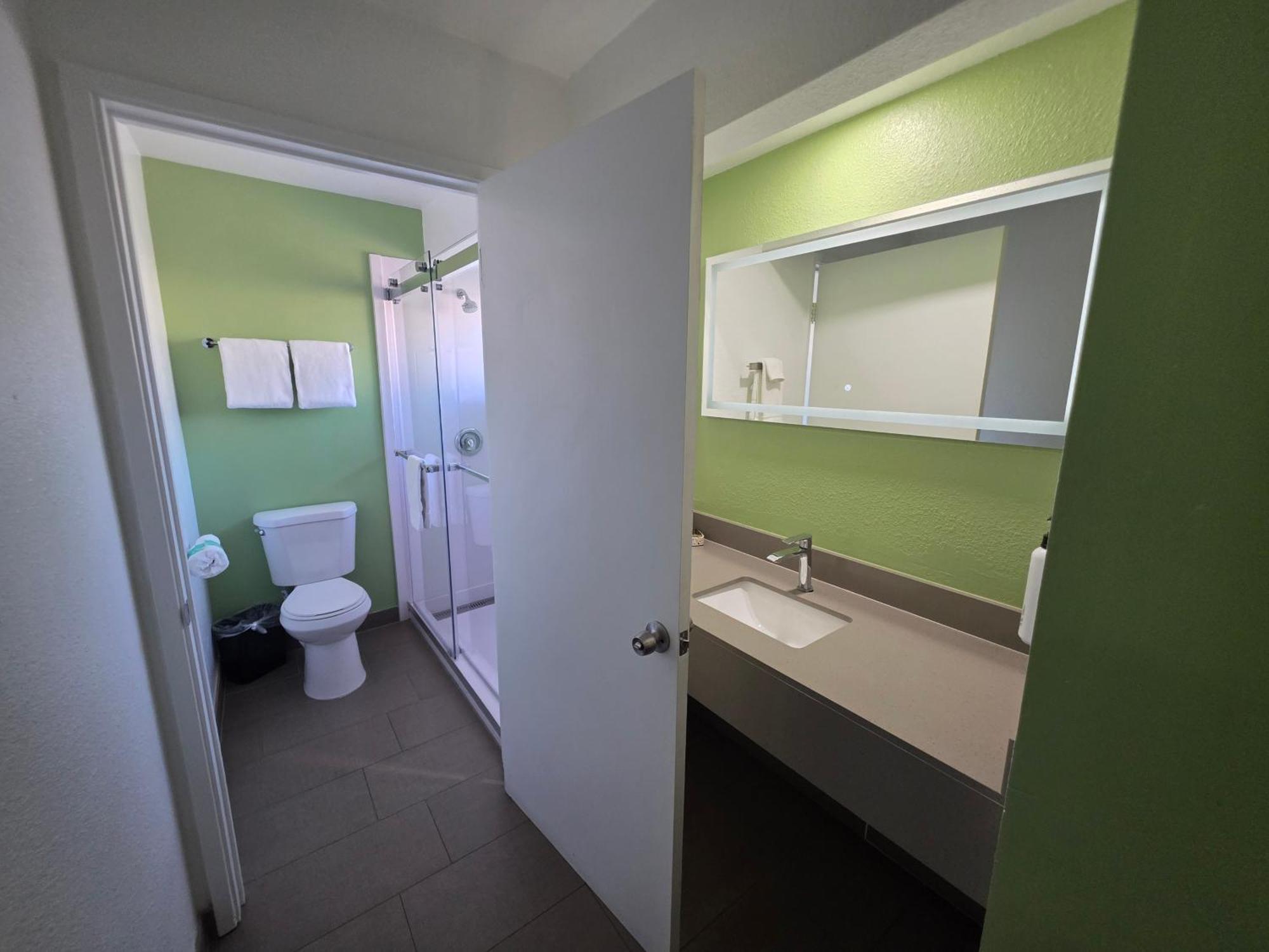 Hotel The Aqua Pacific 4*